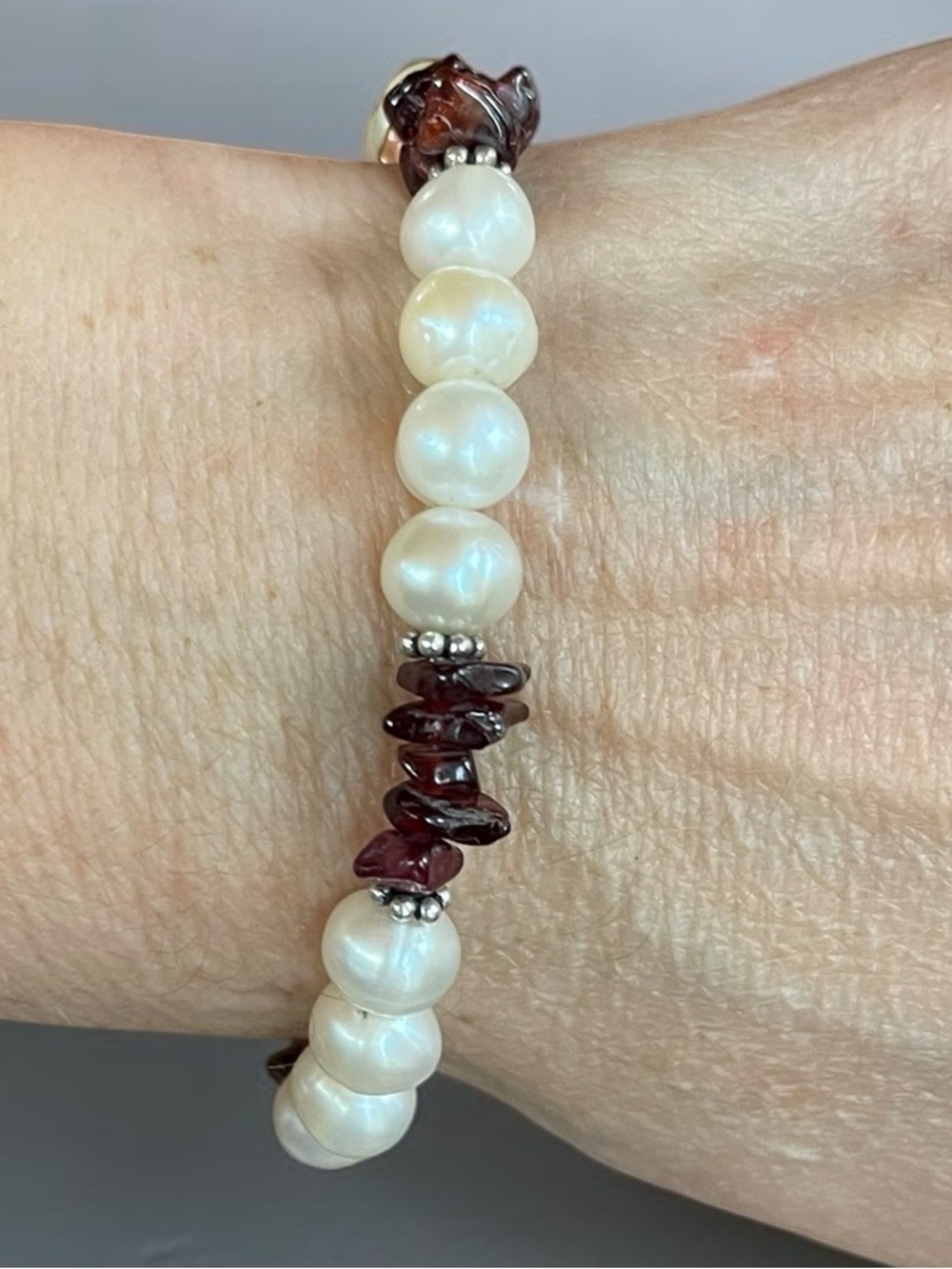 Freshwater Pearl w Garnet Accents & Silver Tone Toggle Bracelet